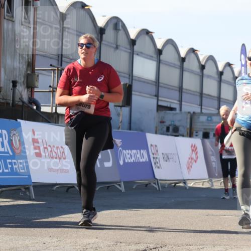 03.10.2025 - Köhlbrandbrückenlauf Luisa Fischer http://msf.ph/oto/9043517 03.10.2025 13:38:50 Ziel 4723, 5529, 5533, 6640 meine-sportfotos.de