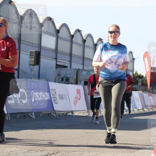 03.10.2025 - Köhlbrandbrückenlauf Luisa Fischer http://msf.ph/oto/9043519 03.10.2025 13:38:50 Ziel 4723, 5529, 5533, 6640 meine-sportfotos.de