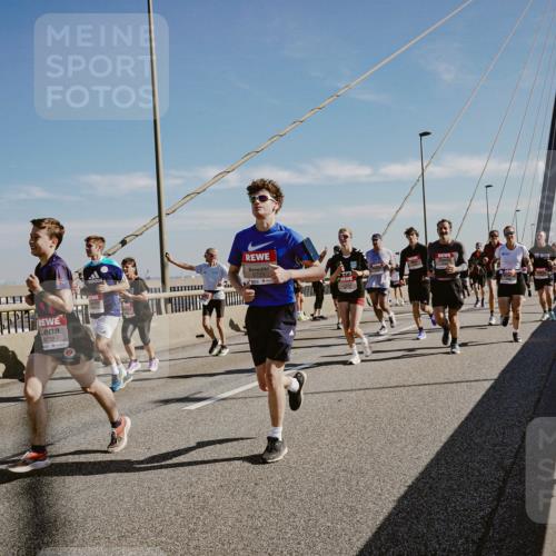03.10.2025 - Köhlbrandbrückenlauf Michael Burmester http://msf.ph/oto/9043522 03.10.2025 12:25:05 Position 1 6022 meine-sportfotos.de