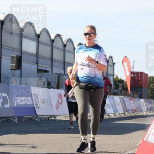 03.10.2025 - Köhlbrandbrückenlauf Luisa Fischer http://msf.ph/oto/9043525 03.10.2025 13:38:51 Ziel 4723, 5529, 5533, 5584, 6030, 6640 meine-sportfotos.de