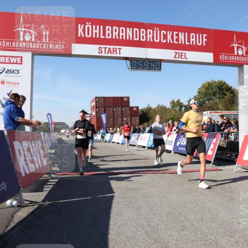 03.10.2025 - Köhlbrandbrückenlauf Lena Gebhardt http://msf.ph/oto/9043528 03.10.2025 12:59:41 Ziel 4111, 4215, 4270, 4475, 6142, 6254, 6325, 6364, 6616, 6654, 6666, 6754 meine-sportfotos.de