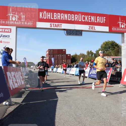 03.10.2025 - Köhlbrandbrückenlauf Lena Gebhardt http://msf.ph/oto/9043532 03.10.2025 12:59:41 Ziel 4111, 4215, 4270, 4475, 6142, 6254, 6325, 6364, 6616, 6654, 6666, 6754 meine-sportfotos.de