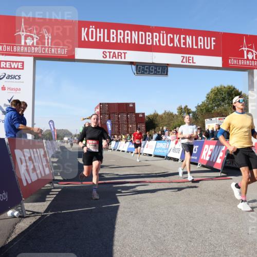 03.10.2025 - Köhlbrandbrückenlauf Lena Gebhardt http://msf.ph/oto/9043540 03.10.2025 12:59:41 Ziel 4111, 4215, 4270, 4475, 6142, 6254, 6325, 6364, 6616, 6654, 6666, 6754 meine-sportfotos.de