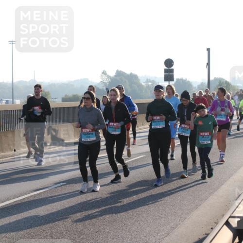 03.10.2025 - Köhlbrandbrückenlauf Lena Gebhardt http://msf.ph/oto/9043563 03.10.2025 09:26:43 Position 1  meine-sportfotos.de
