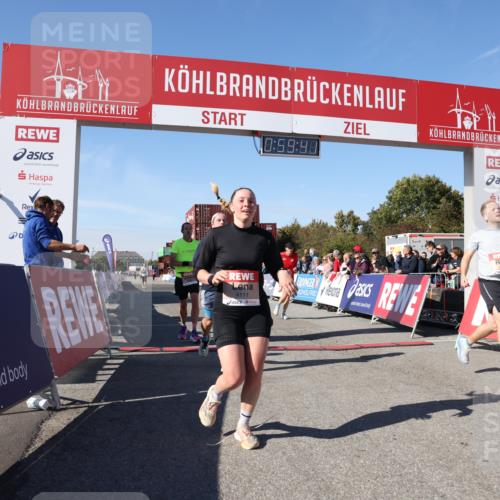 03.10.2025 - Köhlbrandbrückenlauf Lena Gebhardt http://msf.ph/oto/9043566 03.10.2025 12:59:42 Ziel 4111, 4215, 4270, 4475, 6142, 6254, 6325, 6364, 6601, 6616, 6654, 6666, 6754 meine-sportfotos.de