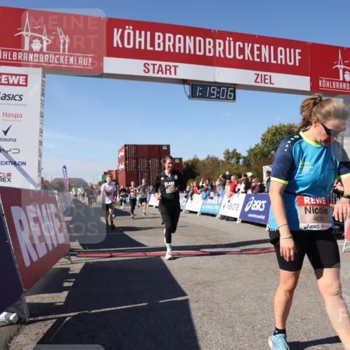 03.10.2025 - Köhlbrandbrückenlauf Lena Gebhardt http://msf.ph/oto/9043567 03.10.2025 13:19:07 Ziel 4143, 4630, 4631, 4632, 4676, 4727, 4816, 4876, 5027, 5304, 5449, 5858, 6088, 6117, 6127, 6267, 6475, 6573 meine-sportfotos.de