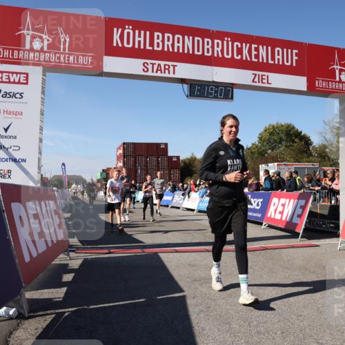 03.10.2025 - Köhlbrandbrückenlauf Lena Gebhardt http://msf.ph/oto/9043580 03.10.2025 13:19:08 Ziel 4143, 4630, 4631, 4632, 4676, 4690, 4727, 4816, 4876, 5027, 5304, 5449, 5858, 6088, 6117, 6127, 6475, 6573 meine-sportfotos.de