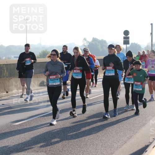 03.10.2025 - Köhlbrandbrückenlauf Lena Gebhardt http://msf.ph/oto/9043582 03.10.2025 09:26:44 Position 1 2899, 2271, 2284, 2898 meine-sportfotos.de