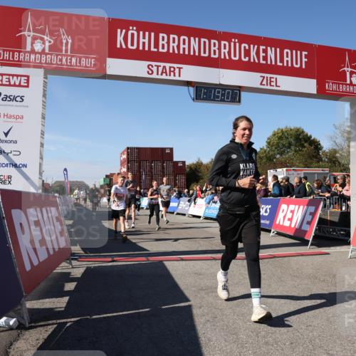 03.10.2025 - Köhlbrandbrückenlauf Lena Gebhardt http://msf.ph/oto/9043586 03.10.2025 13:19:08 Ziel 4143, 4630, 4631, 4632, 4676, 4690, 4727, 4816, 4876, 5027, 5304, 5449, 5858, 6088, 6117, 6127, 6475, 6573 meine-sportfotos.de
