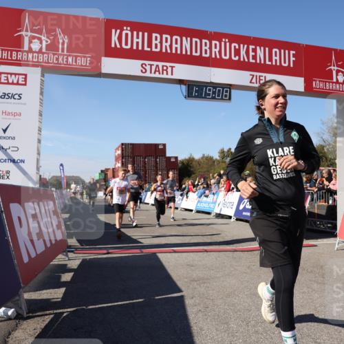 03.10.2025 - Köhlbrandbrückenlauf Lena Gebhardt http://msf.ph/oto/9043589 03.10.2025 13:19:08 Ziel 4143, 4630, 4631, 4632, 4676, 4690, 4727, 4816, 4876, 5027, 5304, 5449, 5858, 6088, 6117, 6127, 6475, 6573 meine-sportfotos.de