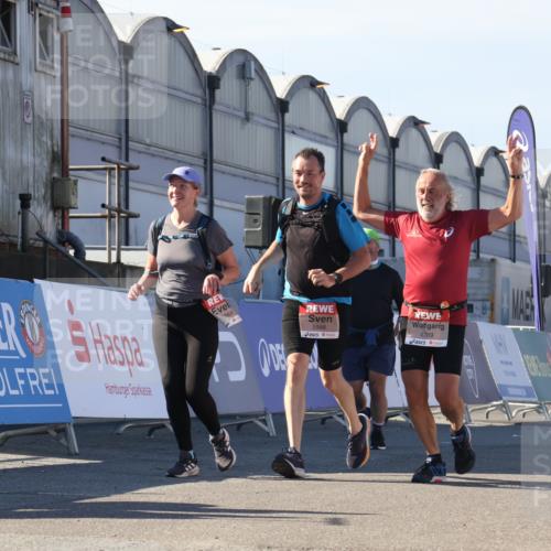 03.10.2025 - Köhlbrandbrückenlauf Luisa Fischer http://msf.ph/oto/9043593 03.10.2025 13:39:16 Ziel 4531, 4789, 5111, 5766, 5988, 5989 meine-sportfotos.de