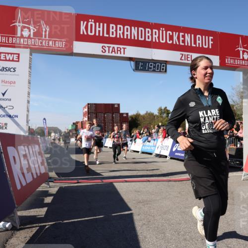 03.10.2025 - Köhlbrandbrückenlauf Lena Gebhardt http://msf.ph/oto/9043595 03.10.2025 13:19:08 Ziel 4143, 4630, 4631, 4632, 4676, 4690, 4727, 4816, 4876, 5027, 5304, 5449, 5858, 6088, 6117, 6127, 6475, 6573 meine-sportfotos.de