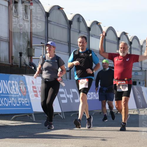 03.10.2025 - Köhlbrandbrückenlauf Luisa Fischer http://msf.ph/oto/9043597 03.10.2025 13:39:16 Ziel 4531, 4789, 5111, 5766, 5988, 5989 meine-sportfotos.de