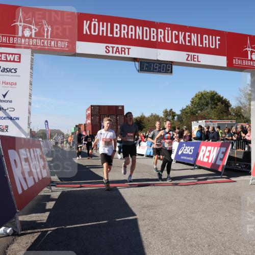 03.10.2025 - Köhlbrandbrückenlauf Lena Gebhardt http://msf.ph/oto/9043600 03.10.2025 13:19:09 Ziel 4143, 4630, 4631, 4632, 4676, 4690, 4727, 4816, 4876, 5027, 5449, 5858, 6088, 6117, 6127, 6475, 6573 meine-sportfotos.de