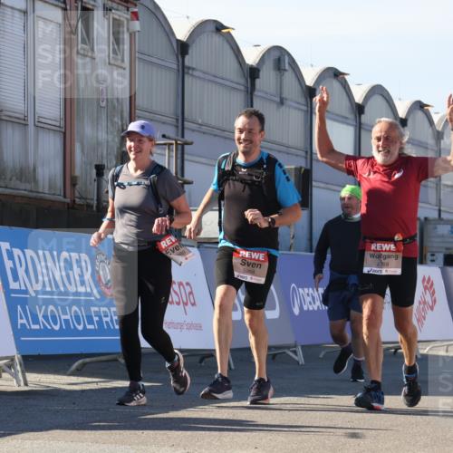 03.10.2025 - Köhlbrandbrückenlauf Luisa Fischer http://msf.ph/oto/9043603 03.10.2025 13:39:17 Ziel 4531, 4789, 5111, 5766, 5988, 5989, 5998 meine-sportfotos.de
