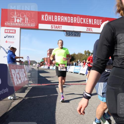 03.10.2025 - Köhlbrandbrückenlauf Lena Gebhardt http://msf.ph/oto/9043606 03.10.2025 12:59:43 Ziel 4074, 4111, 4215, 4270, 4475, 6142, 6254, 6325, 6364, 6601, 6616, 6654, 6666, 6754 meine-sportfotos.de