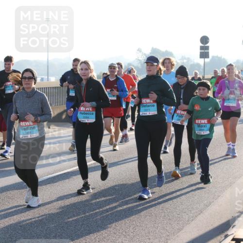 03.10.2025 - Köhlbrandbrückenlauf Lena Gebhardt http://msf.ph/oto/9043607 03.10.2025 09:26:45 Position 1 2899, 2284, 2271, 2900, 2898 meine-sportfotos.de