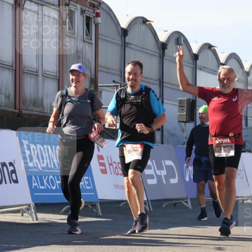 03.10.2025 - Köhlbrandbrückenlauf Luisa Fischer http://msf.ph/oto/9043608 03.10.2025 13:39:17 Ziel 4531, 4789, 5111, 5766, 5988, 5989, 5998 meine-sportfotos.de