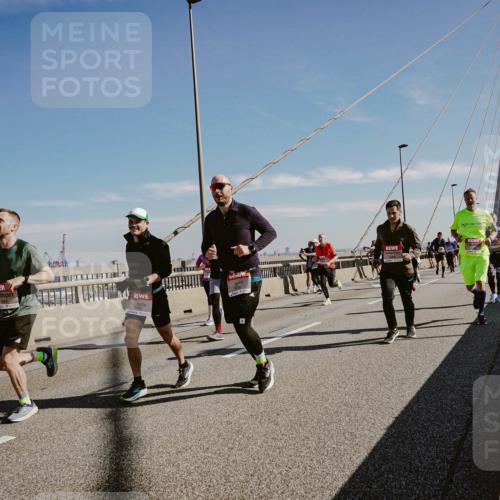 03.10.2025 - Köhlbrandbrückenlauf Michael Burmester http://msf.ph/oto/9043610 03.10.2025 12:25:12 Position 1  meine-sportfotos.de