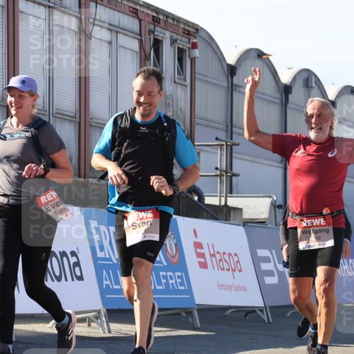 03.10.2025 - Köhlbrandbrückenlauf Luisa Fischer http://msf.ph/oto/9043617 03.10.2025 13:39:18 Ziel 4531, 4789, 5111, 5741, 5745, 5766, 5988, 5989, 5998 meine-sportfotos.de