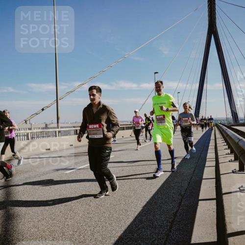 03.10.2025 - Köhlbrandbrückenlauf Michael Burmester http://msf.ph/oto/9043619 03.10.2025 12:25:13 Position 1  meine-sportfotos.de