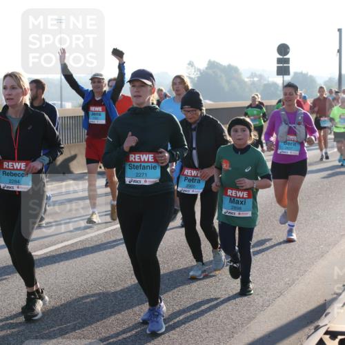 03.10.2025 - Köhlbrandbrückenlauf Lena Gebhardt http://msf.ph/oto/9043622 03.10.2025 09:26:46 Position 1 2284, 2271, 2900, 2898, 2637 meine-sportfotos.de