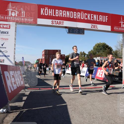 03.10.2025 - Köhlbrandbrückenlauf Lena Gebhardt http://msf.ph/oto/9043623 03.10.2025 13:19:10 Ziel 4143, 4630, 4631, 4632, 4676, 4690, 4727, 4816, 4828, 4876, 5027, 5449, 5853, 5858, 6088, 6117, 6127, 6475, 6573 meine-sportfotos.de