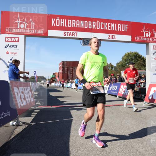 03.10.2025 - Köhlbrandbrückenlauf Lena Gebhardt http://msf.ph/oto/9043625 03.10.2025 12:59:44 Ziel 4074, 4111, 4215, 4270, 4475, 6142, 6254, 6364, 6601, 6616, 6654, 6666, 6754 meine-sportfotos.de