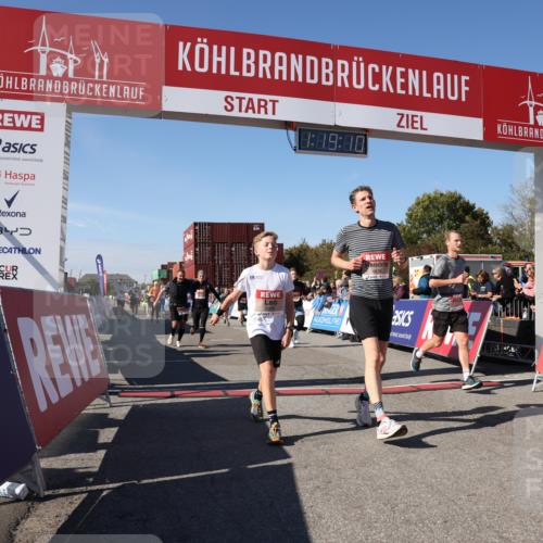03.10.2025 - Köhlbrandbrückenlauf Lena Gebhardt http://msf.ph/oto/9043629 03.10.2025 13:19:10 Ziel 4143, 4630, 4631, 4632, 4676, 4690, 4727, 4816, 4828, 4876, 5027, 5449, 5853, 5858, 6088, 6117, 6127, 6475, 6573 meine-sportfotos.de