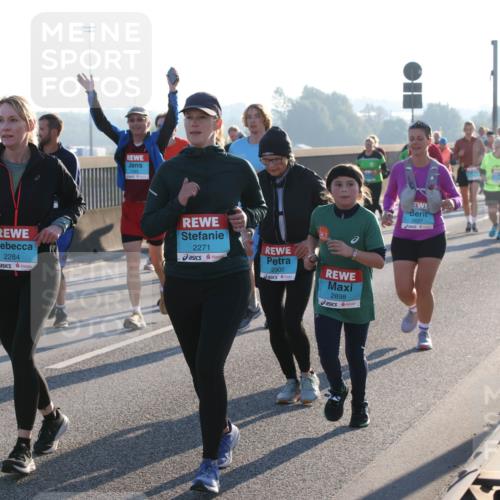 03.10.2025 - Köhlbrandbrückenlauf Lena Gebhardt http://msf.ph/oto/9043630 03.10.2025 09:26:46 Position 1 2284, 2271, 2900, 2898, 2637 meine-sportfotos.de