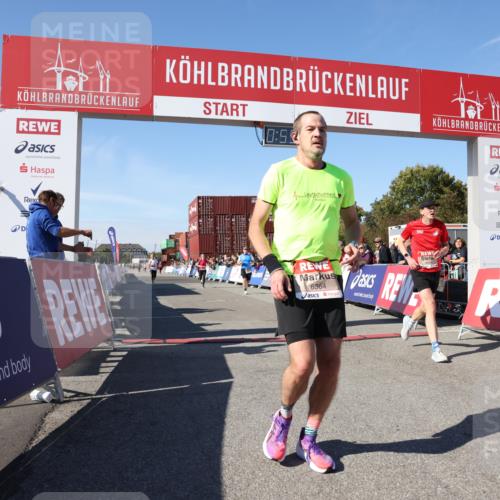 03.10.2025 - Köhlbrandbrückenlauf Lena Gebhardt http://msf.ph/oto/9043633 03.10.2025 12:59:44 Ziel 4074, 4111, 4215, 4270, 4475, 6142, 6254, 6364, 6601, 6616, 6654, 6666, 6754 meine-sportfotos.de