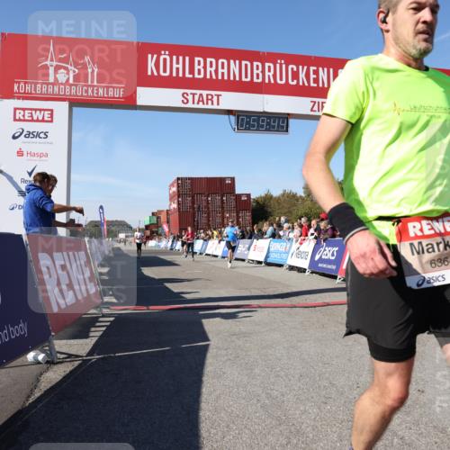 03.10.2025 - Köhlbrandbrückenlauf Lena Gebhardt http://msf.ph/oto/9043640 03.10.2025 12:59:44 Ziel 4074, 4111, 4215, 4270, 4475, 6142, 6254, 6364, 6601, 6616, 6654, 6666, 6754 meine-sportfotos.de