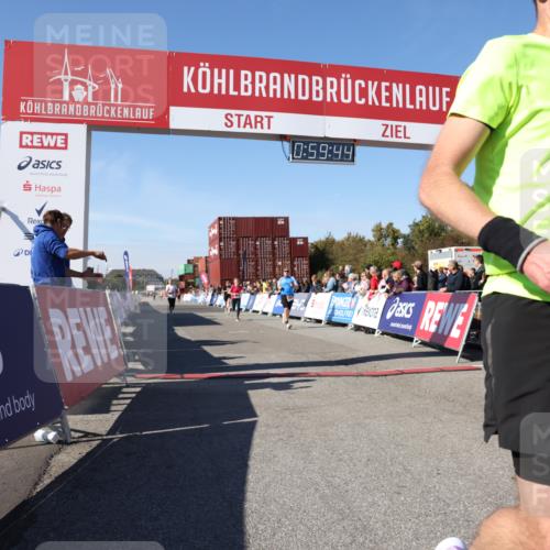 03.10.2025 - Köhlbrandbrückenlauf Lena Gebhardt http://msf.ph/oto/9043655 03.10.2025 12:59:44 Ziel 4074, 4111, 4215, 4270, 4475, 6142, 6254, 6364, 6601, 6616, 6654, 6666, 6754 meine-sportfotos.de