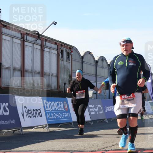 03.10.2025 - Köhlbrandbrückenlauf Luisa Fischer http://msf.ph/oto/9043657 03.10.2025 13:39:30 Ziel 4621, 4789, 5135, 5176, 5444, 5741, 5745, 5988, 5989, 5991, 5998, 6259, 6560 meine-sportfotos.de