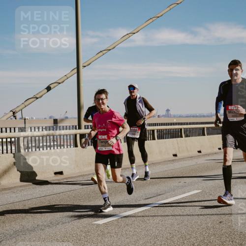 03.10.2025 - Köhlbrandbrückenlauf Michael Burmester http://msf.ph/oto/9043658 03.10.2025 12:25:17 Position 1 4658, 4659, 5963 meine-sportfotos.de