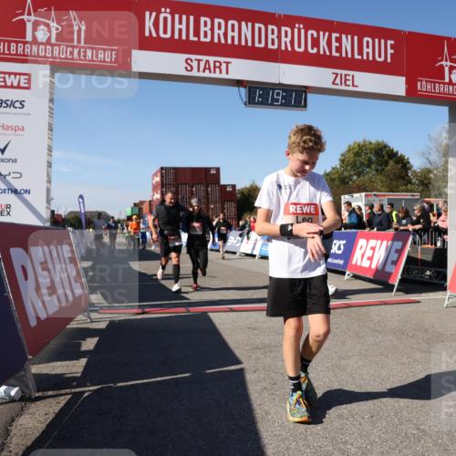 03.10.2025 - Köhlbrandbrückenlauf Lena Gebhardt http://msf.ph/oto/9043660 03.10.2025 13:19:12 Ziel 4143, 4630, 4631, 4632, 4690, 4725, 4727, 4816, 4828, 4876, 4996, 5027, 5853, 5858, 6088, 6117, 6127, 6225, 6226, 6475 meine-sportfotos.de