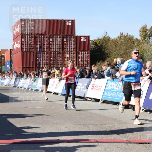 03.10.2025 - Köhlbrandbrückenlauf Lena Gebhardt http://msf.ph/oto/9043661 03.10.2025 12:59:46 Ziel 4074, 4111, 4215, 4270, 4475, 6142, 6254, 6364, 6601, 6616, 6654, 6754 meine-sportfotos.de