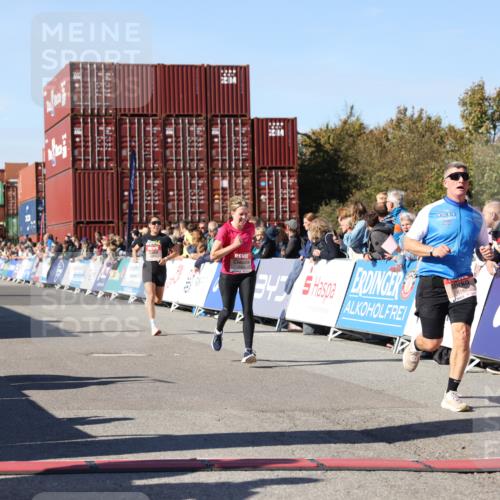 03.10.2025 - Köhlbrandbrückenlauf Lena Gebhardt http://msf.ph/oto/9043666 03.10.2025 12:59:46 Ziel 4074, 4111, 4215, 4270, 4475, 6142, 6254, 6364, 6601, 6616, 6654, 6754 meine-sportfotos.de