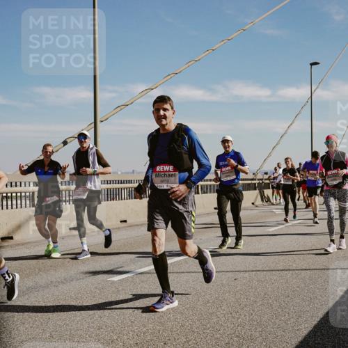 03.10.2025 - Köhlbrandbrückenlauf Michael Burmester http://msf.ph/oto/9043670 03.10.2025 12:25:18 Position 1 5963, 4659 meine-sportfotos.de