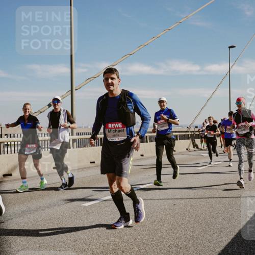 03.10.2025 - Köhlbrandbrückenlauf Michael Burmester http://msf.ph/oto/9043674 03.10.2025 12:25:18 Position 1 5963, 16404, 4659 meine-sportfotos.de