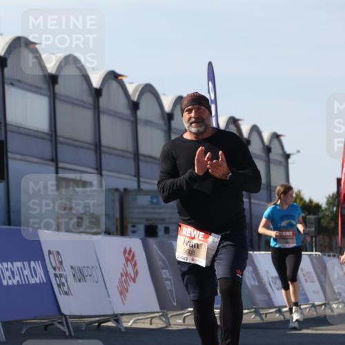 03.10.2025 - Köhlbrandbrückenlauf Luisa Fischer http://msf.ph/oto/9043675 03.10.2025 13:39:43 Ziel 4621, 5176, 5508 meine-sportfotos.de