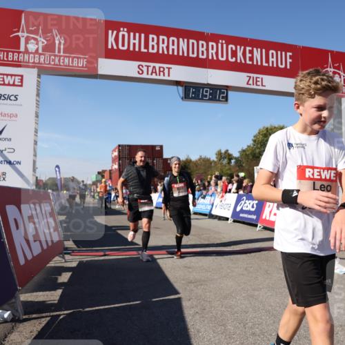 03.10.2025 - Köhlbrandbrückenlauf Lena Gebhardt http://msf.ph/oto/9043677 03.10.2025 13:19:12 Ziel 4143, 4630, 4631, 4632, 4690, 4725, 4727, 4816, 4828, 4876, 4996, 5027, 5853, 5858, 6088, 6117, 6127, 6225, 6226, 6475 meine-sportfotos.de