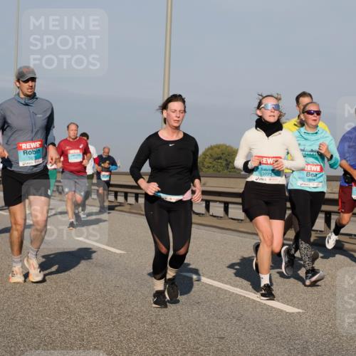 03.10.2025 - Köhlbrandbrückenlauf Fabian Wolf http://msf.ph/oto/9043678 03.10.2025 09:56:38 Position 3 3375, 3723, 1514, 3406 meine-sportfotos.de