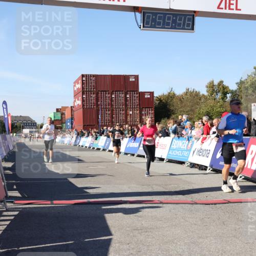 03.10.2025 - Köhlbrandbrückenlauf Lena Gebhardt http://msf.ph/oto/9043682 03.10.2025 12:59:46 Ziel 4074, 4111, 4215, 4270, 4475, 6142, 6254, 6364, 6601, 6616, 6654, 6754 meine-sportfotos.de