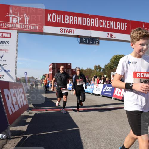 03.10.2025 - Köhlbrandbrückenlauf Lena Gebhardt http://msf.ph/oto/9043683 03.10.2025 13:19:13 Ziel 4143, 4593, 4630, 4631, 4632, 4690, 4725, 4727, 4816, 4828, 4876, 4996, 5027, 5853, 5858, 6088, 6127, 6225, 6226, 6576 meine-sportfotos.de