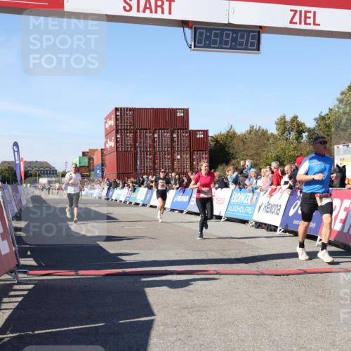 03.10.2025 - Köhlbrandbrückenlauf Lena Gebhardt http://msf.ph/oto/9043688 03.10.2025 12:59:47 Ziel 4074, 4111, 4215, 4270, 4475, 6142, 6254, 6364, 6601, 6616, 6654, 6754 meine-sportfotos.de