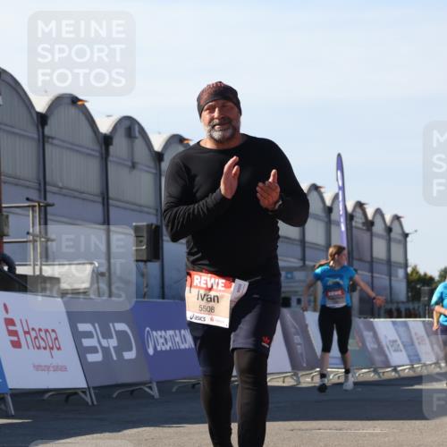 03.10.2025 - Köhlbrandbrückenlauf Luisa Fischer http://msf.ph/oto/9043700 03.10.2025 13:39:45 Ziel 5264, 5508 meine-sportfotos.de