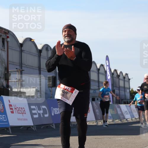 03.10.2025 - Köhlbrandbrückenlauf Luisa Fischer http://msf.ph/oto/9043705 03.10.2025 13:39:45 Ziel 5264, 5508 meine-sportfotos.de
