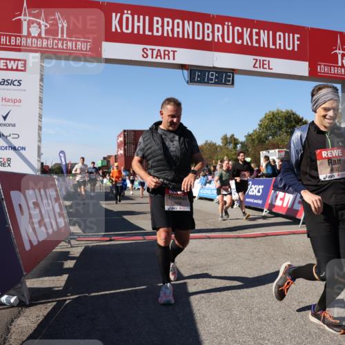 03.10.2025 - Köhlbrandbrückenlauf Lena Gebhardt http://msf.ph/oto/9043708 03.10.2025 13:19:14 Ziel 4143, 4593, 4631, 4632, 4690, 4725, 4727, 4816, 4828, 4876, 4996, 5027, 5853, 5858, 6088, 6127, 6225, 6226, 6576 meine-sportfotos.de