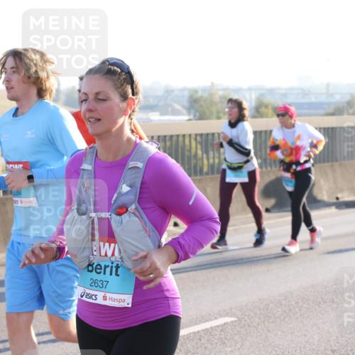03.10.2025 - Köhlbrandbrückenlauf Lena Gebhardt http://msf.ph/oto/9043714 03.10.2025 09:26:49 Position 1 2584, 2637 meine-sportfotos.de